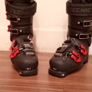SnAssowboard/ ski boots